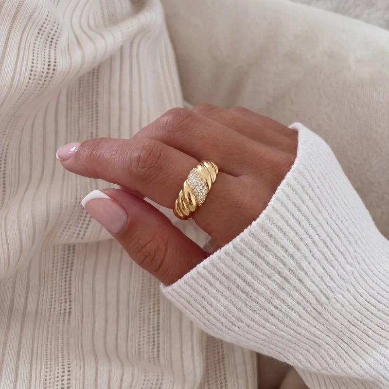 Croissant Ring - Serpentina Pavé